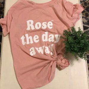 Host Pick! 🎊 Rose shirt☺️